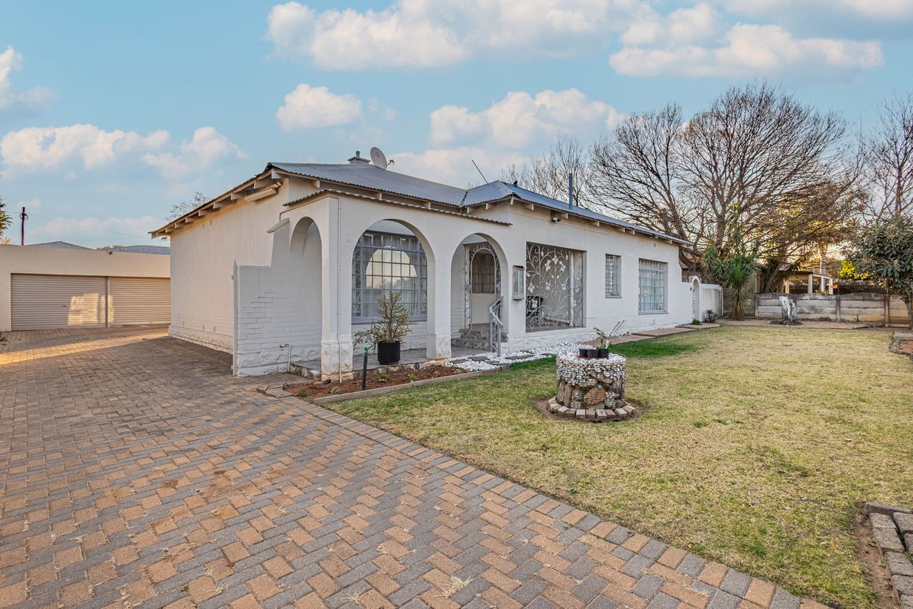 Northmead family home with arched veranda, paved driveway and lawn